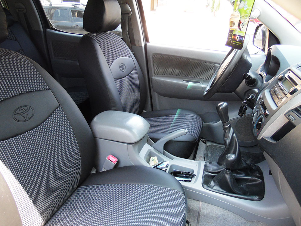 Σετ καλύμματα γκρι σχέδιο με μαύρο τεχνόδερμα για Toyota Hilux VII 4D