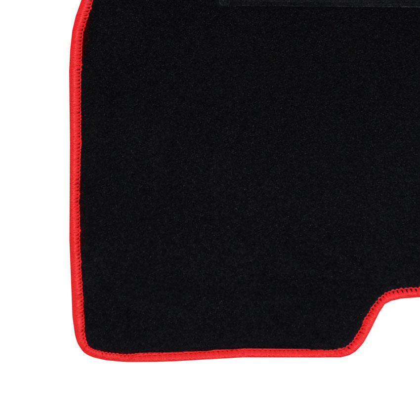Μοκέτα Tuft μαύρη με κόκκινο ρέλι για Fiat Grande Punto