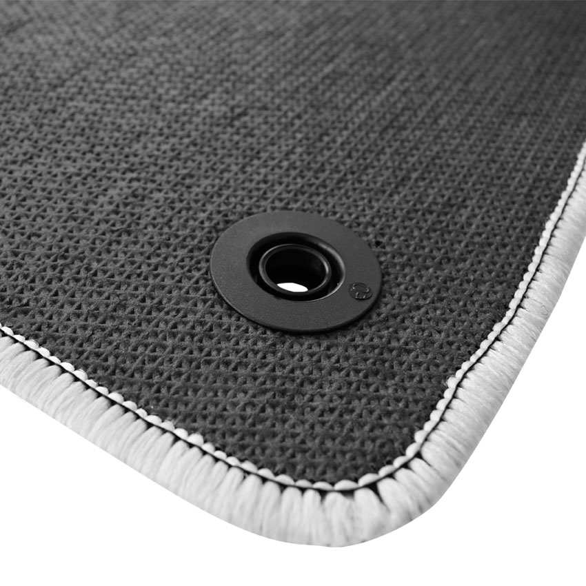 Πατάκια δαπέδου μοκέτας Tuft μαύρα με λευκό ρέλι για Opel Corsa D/E 4τμχ