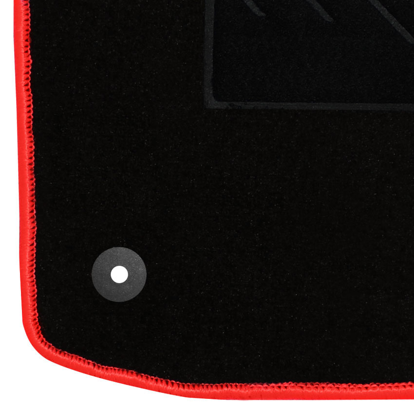 Μοκέτα Tuft μαύρη με κόκκινο ρέλι για Seat Leon II με στρογγυλά κουμπώματα 4τμχ
