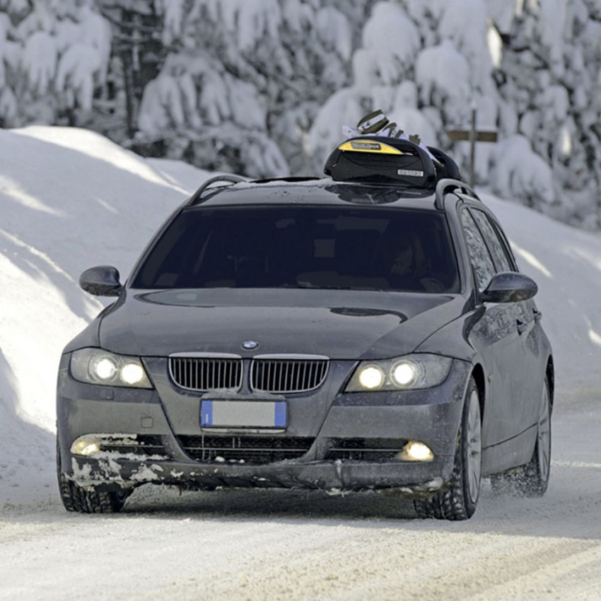 Μαγνητική βάση οροφής για 3 σκι / 2 snowboard Menabo Aconcagua με κλειδαριά