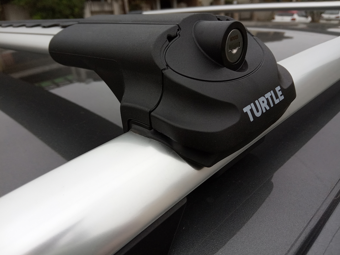 Μπάρες οροφής αλουμινίου με άκρα και κλειδαριά Turtle Air1 ασημί 86-94cm